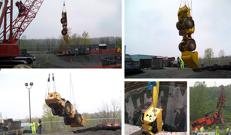 Excavator lowered with wire rope slings Excavator lowered with wire rope slings