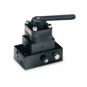 Enerpac® VM33L Pump Mounted Tandem Center Directional Control Valve 3-Position, 10,000 psi Pressure, 4.5 GPM Flow Rate