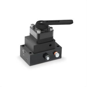 Enerpac® VM33VAC Pump Mounted Directional Control Valve 3-Position, 10,000 psi Pressure, 4.5 GPM Flow Rate, 3-Way